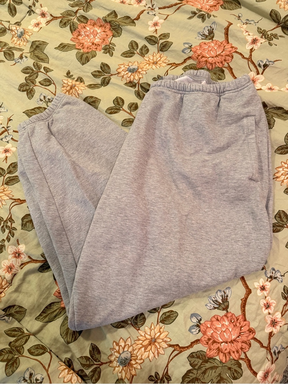 SKIMS Heather Gray Women’s Sweatpants